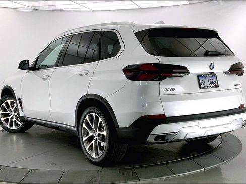New 2026 BMW X5 xDrive40i w/ Premium Package image 2