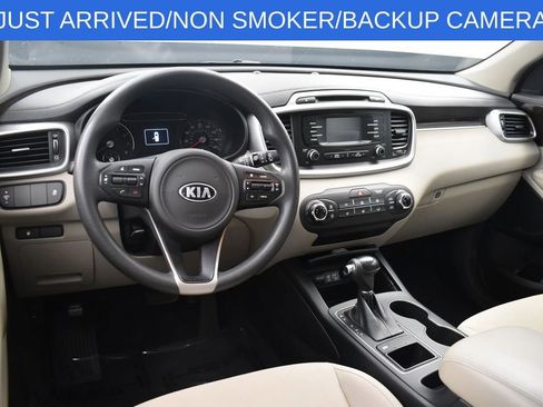 Used 2017 Kia Sorento FWD image 11
