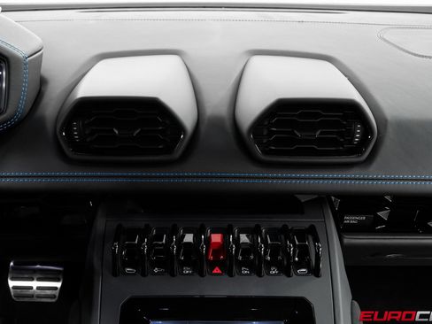 Used 2023 Lamborghini Huracan EVO image 27