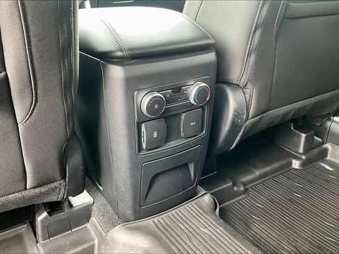 Used 2022 Ford Explorer XLT AWD/4WD image 11