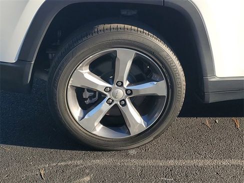 Used 2022 Jeep Grand Cherokee L Limited image 7