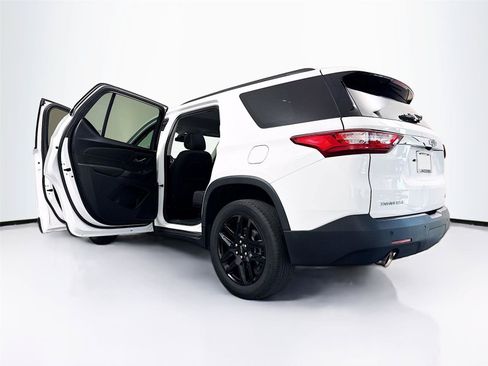 Used 2021 Chevrolet Traverse LT FWD image 23