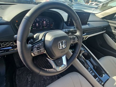 Used 2025 Honda Accord Touring image 5