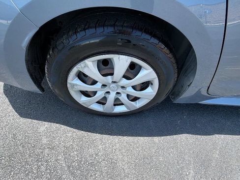 Used 2021 Toyota Corolla LE FWD image 45