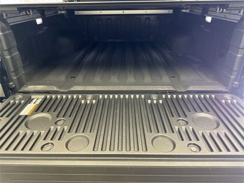 Used 2025 Nissan Frontier PRO-4X w/ Pro Convenience Package image 25