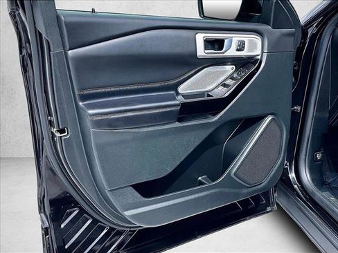 Used 2021 Ford Explorer Platinum w/ Equipment Group 601A image 18