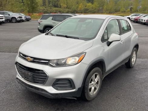 Used 2018 Chevrolet Trax LS image 1