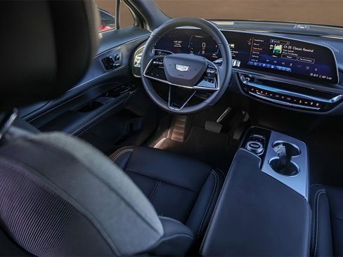 Certified 2024 Cadillac Lyriq Tech w/ Driver Assist Package image 25