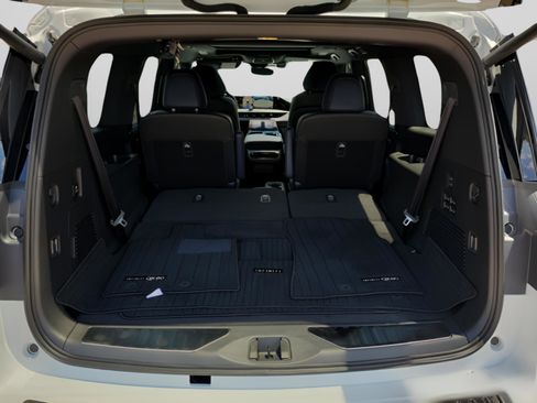 Certified 2026 INFINITI QX80 4WD w/ Sport Exterior Package image 27