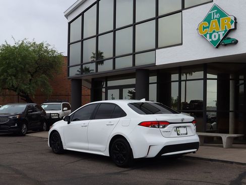 Used 2021 Toyota Corolla LE image 8