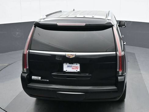 Used 2019 Cadillac Escalade Luxury AWD/4WD image 21