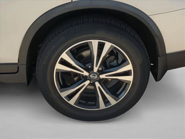Used 2019 Nissan Rogue SV w/ Premium Package FWD image 22