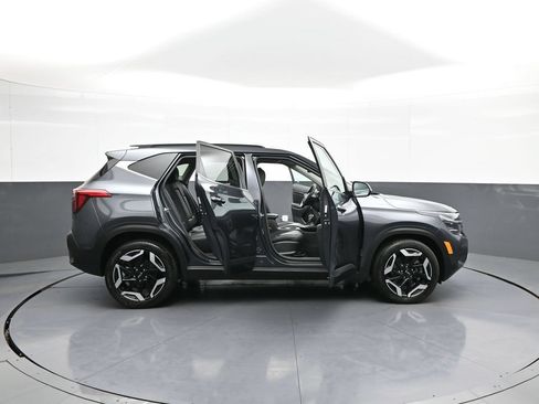 Certified 2025 Kia Seltos SX w/ SX Sunroof Package AWD/4WD image 43