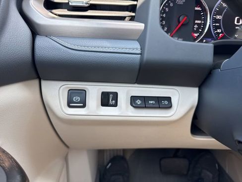 Used 2022 GMC Acadia Denali w/ Denali Ultimate Package AWD/4WD image 19