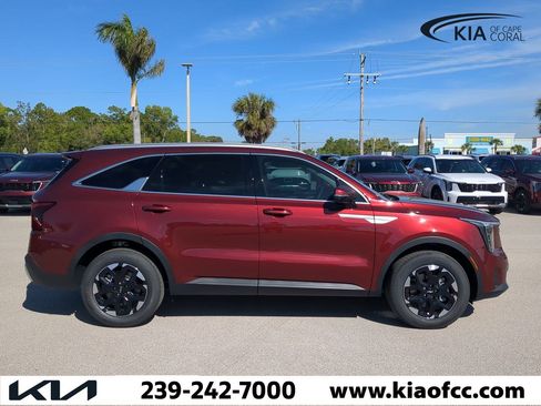 New 2025 Kia Sorento S image 4