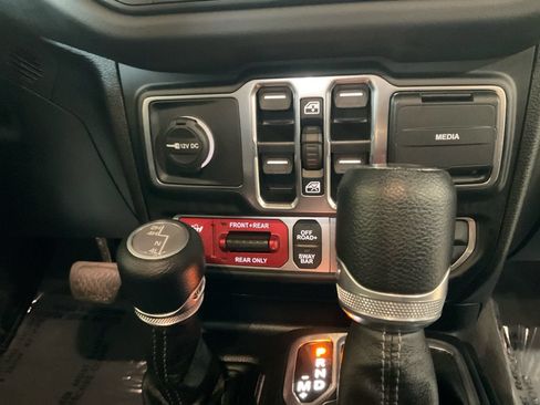 Used 2024 Jeep Wrangler Unlimited Rubicon w/ XTREMEE 35" Tire Package AWD/4WD image 20