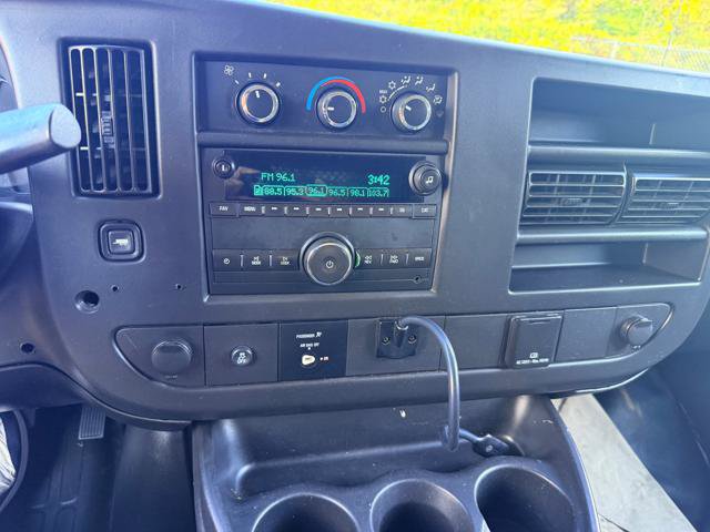 Used 2015 Chevrolet Express 2500 RWD image 24