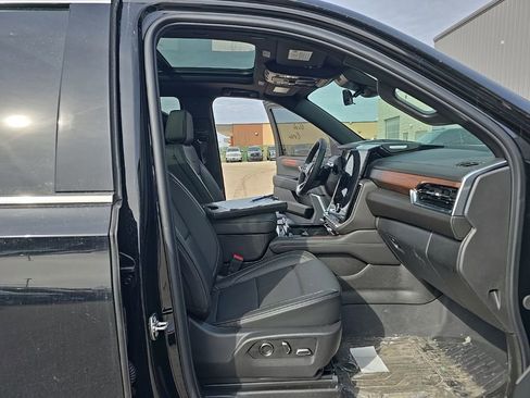 Used 2025 GMC Yukon Denali w/ Denali Reserve Package image 18