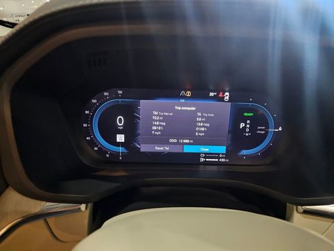 Certified 2024 Volvo XC60 T8 Ultimate w/ Protection Package Premier image 20