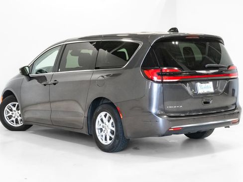 Used 2023 Chrysler Pacifica Touring-L FWD image 26