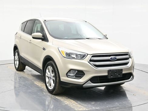 Used 2017 Ford Escape SE w/ SE Cold Weather Package image 3