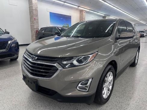 Used 2018 Chevrolet Equinox LT FWD image 2