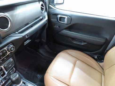 Used 2020 Jeep Gladiator Rubicon w/ Uconnect 4C Nav & Sound Group image 24