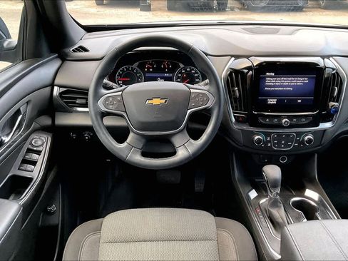 Used 2023 Chevrolet Traverse LT image 5