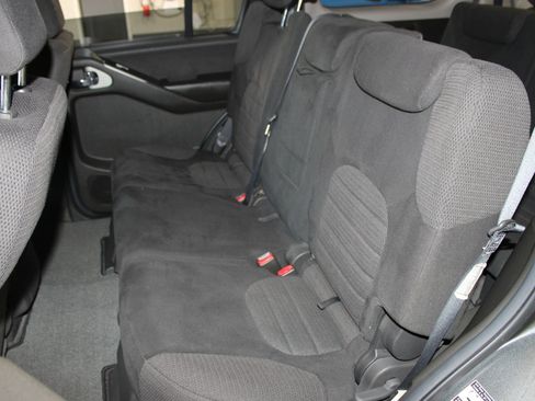 Used 2005 Nissan Pathfinder SE image 23