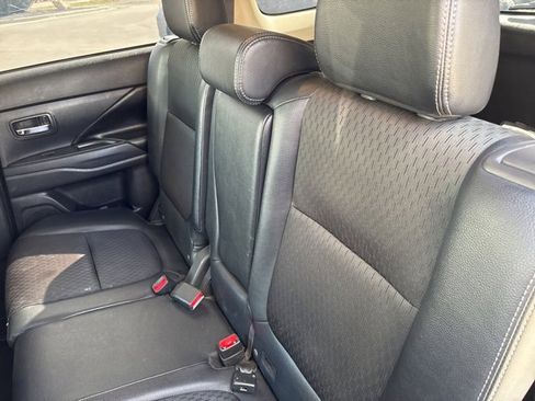 Used 2015 Mitsubishi Outlander GT image 21
