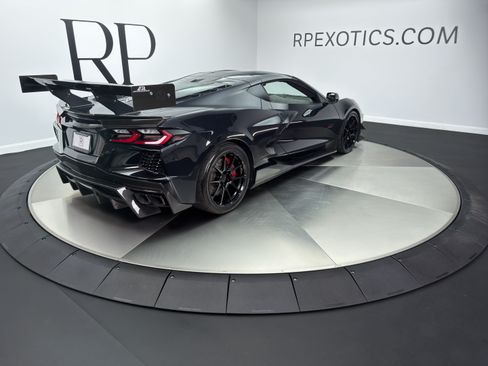 Used 2023 Chevrolet Corvette Stingray Premium Cpe w/ Z51 Performance Package RWD image 14