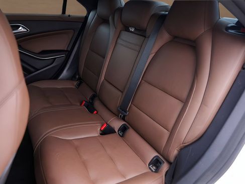 Used 2018 Mercedes-Benz CLA 250 image 24