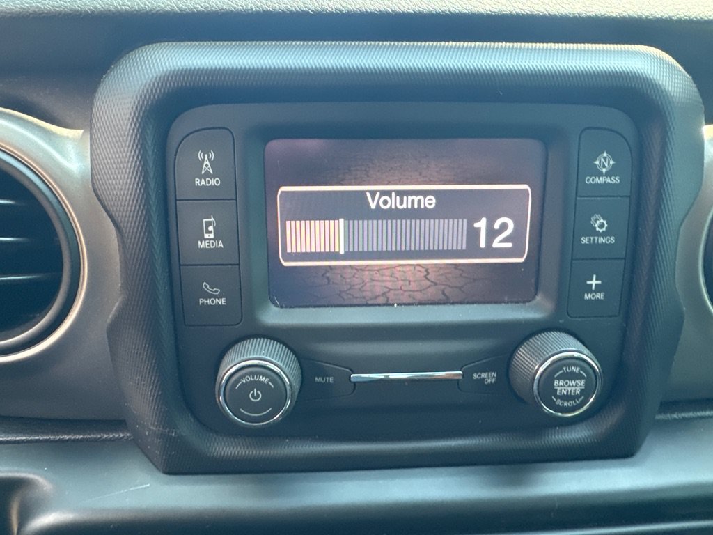 Used 2020 Jeep Gladiator Sport AWD/4WD image 11