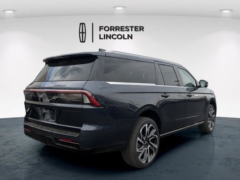 New 2026 Lincoln Navigator L Reserve AWD/4WD image 3