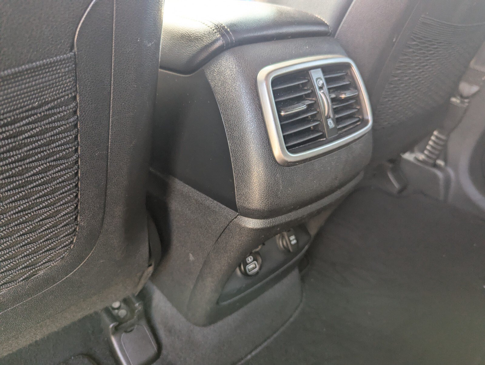Used 2020 Kia Sorento LX FWD image 42