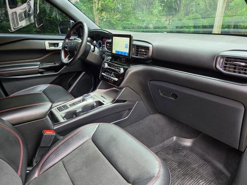 Used 2022 Ford Explorer ST-Line RWD image 9