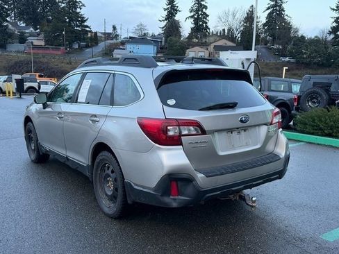 Used 2018 Subaru Outback 2.5i Premium image 2