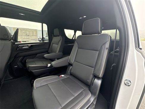 New 2025 Chevrolet Suburban Premier image 26