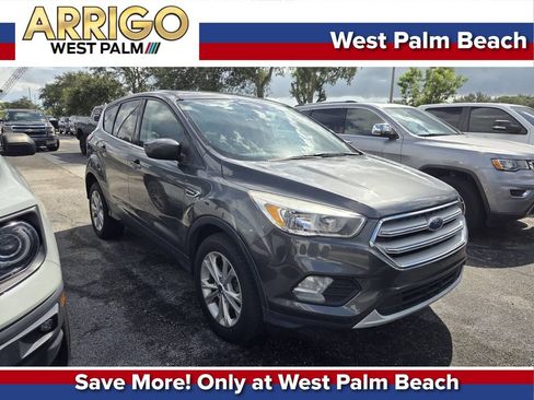 Used 2019 Ford Escape SE FWD image 1