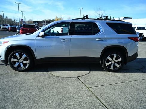 Used 2020 Chevrolet Traverse LT w/ LT Premium Package image 4