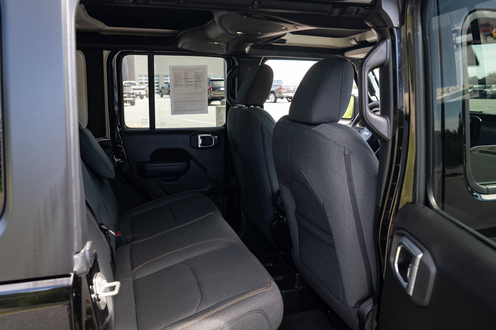 Used 2024 Jeep Wrangler Unlimited w/ Convenience Group AWD/4WD image 20