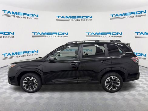 Used 2025 Subaru Forester Premium AWD/4WD image 2