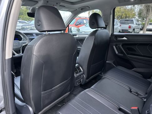Used 2022 Volkswagen Tiguan SE w/ Panoramic Sunroof Package FWD image 14