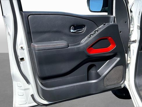 Used 2022 Nissan Frontier Pro-X RWD image 12