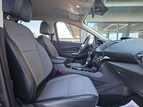 Used 2017 Ford Escape SE w/ SE Sport Appearance Package image 25