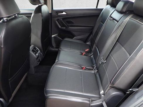 Used 2021 Volkswagen Tiguan SE image 9