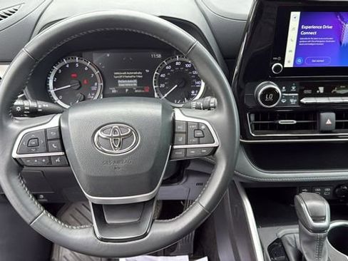 Certified 2024 Toyota Highlander LE FWD image 21