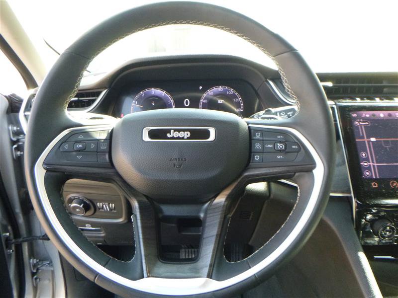 Used 2023 Jeep Grand Cherokee Limited AWD/4WD image 11