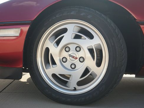 Used 1990 Chevrolet Corvette Convertible image 40