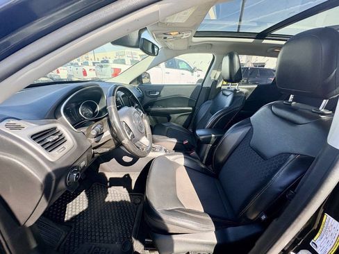Used 2019 Jeep Compass Latitude w/ Popular Equipment Group AWD/4WD image 11